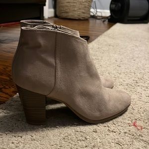 Tan Old Navy booties size 7